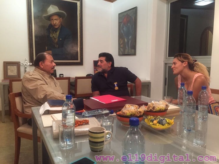 Presidente Daniel Ortega impone Orden Augusto C. Sandino a Diego Armando Maradona